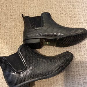 Cougar size 7 rubber rain boots
